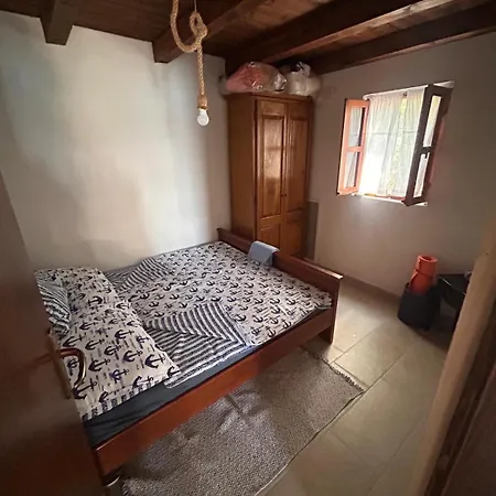 Casa Pietra Ткон